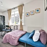 London E14 Poplar - Cosy 1 Bed Apartment For 3