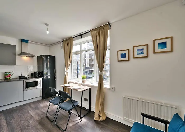 London E14 Poplar - Cosy 1 Bed Apartment For 3