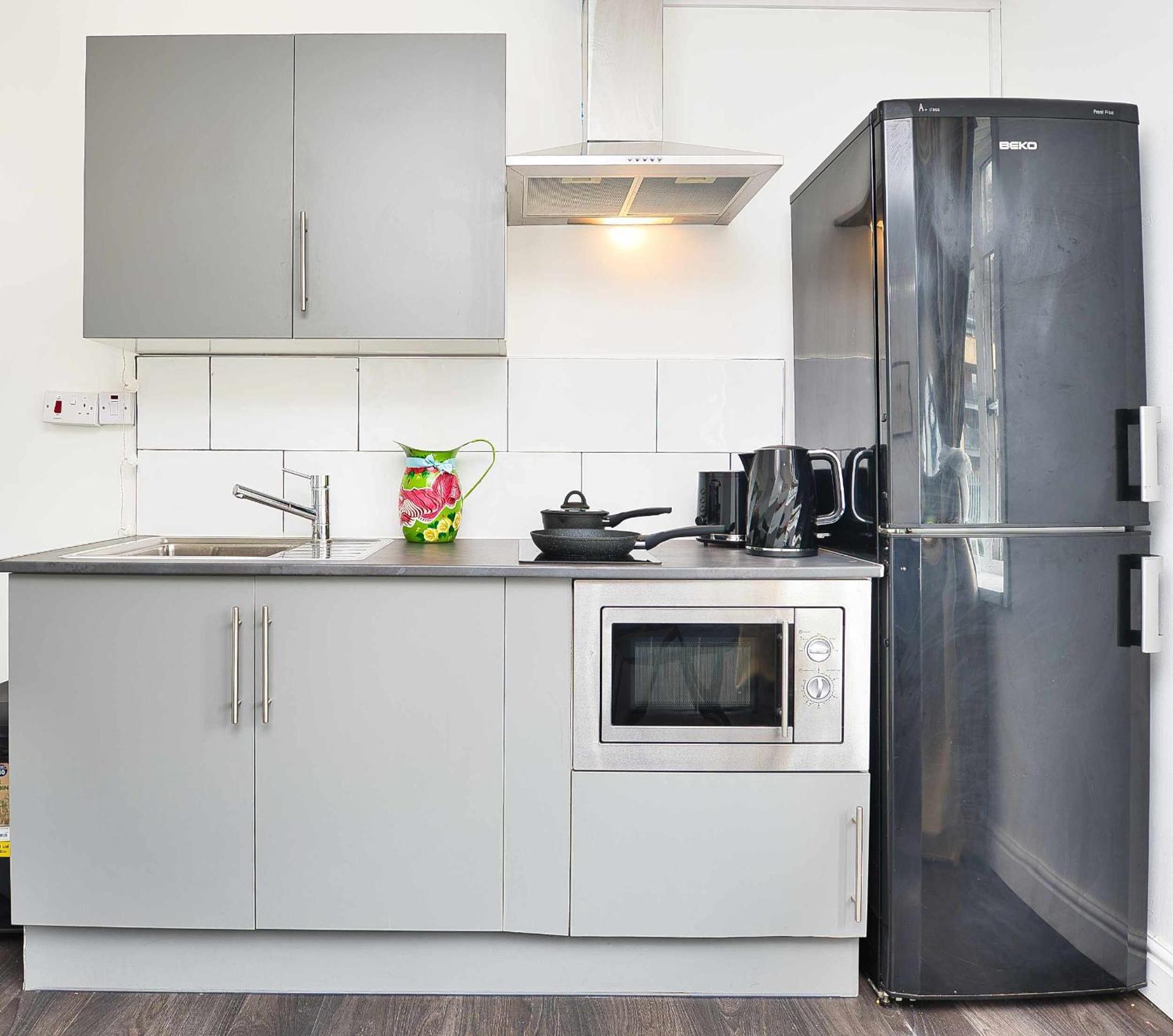E14 Poplar - Cosy 1 Bed For 3