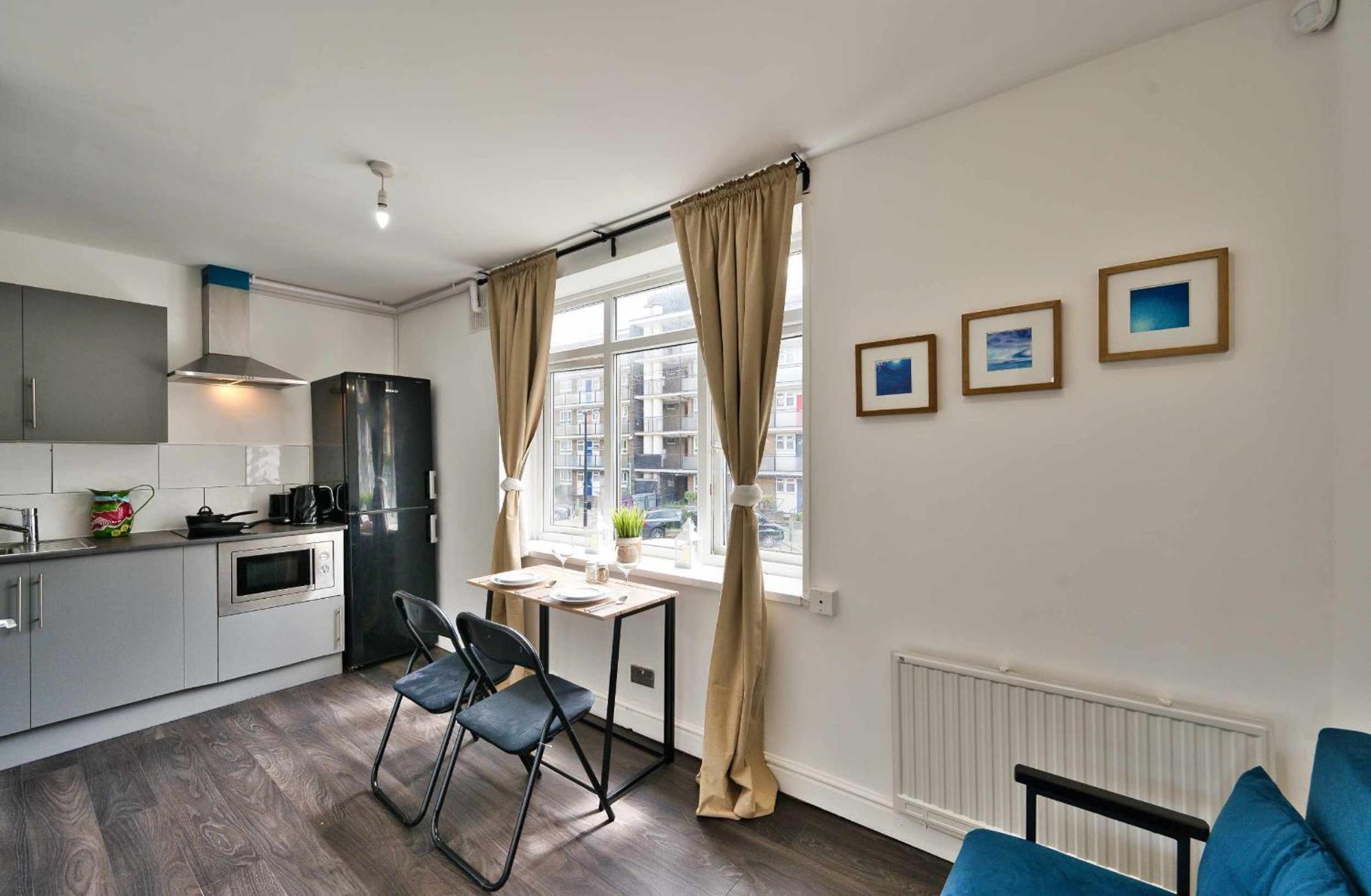 Apartment E14 Poplar - Cosy 1 Bed For 3 *